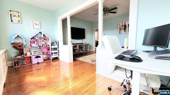 Building Photo - 11 Banta Ave