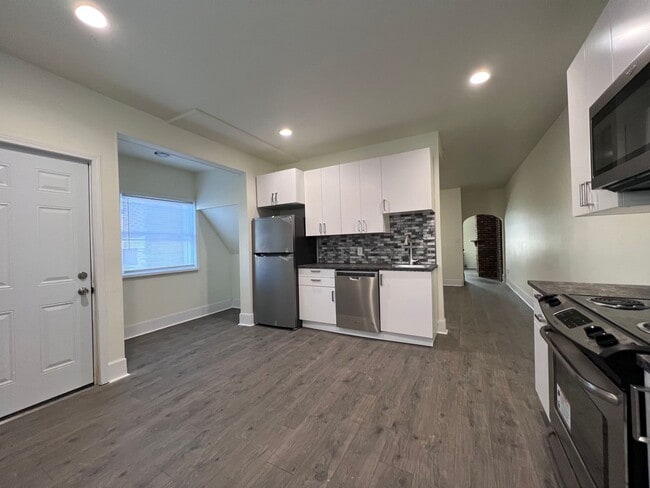 Building Photo - Updated 3 BR 2.5 bath house now available!