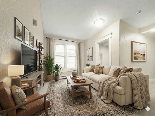 Building Photo - 644 Van Buren St NE