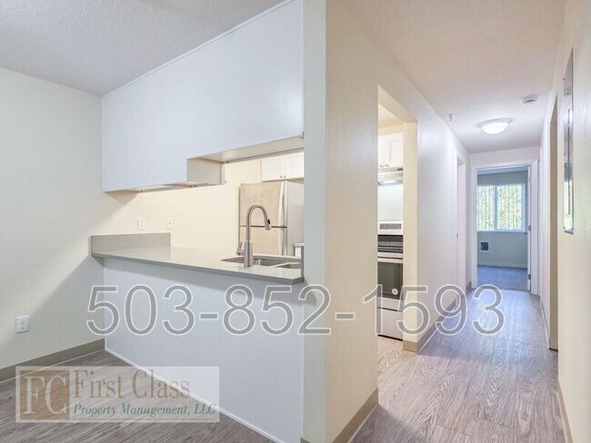 Building Photo - 3602 SW Beaverton Hillsdale Hwy