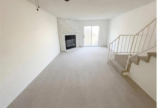Building Photo - 3437 Queen Anne Way