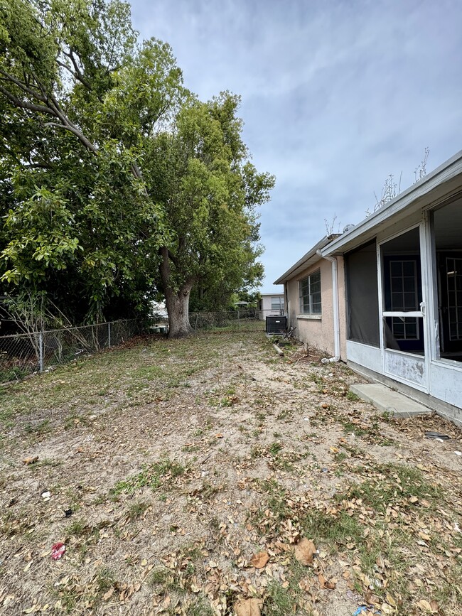 Building Photo - 6216 6th Ave