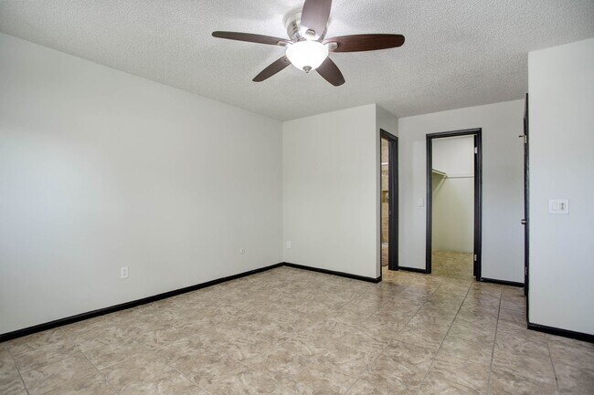 Building Photo - Penthouse level condo with views of canal and trail!