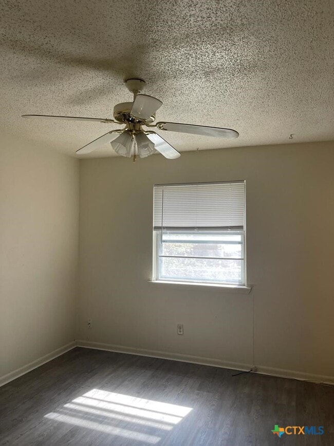 Building Photo - 1818 Janis Dr