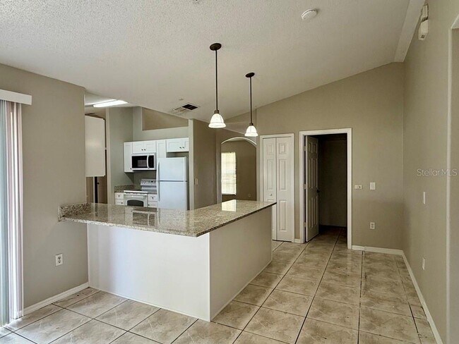 Building Photo - 305 Colonade Ct