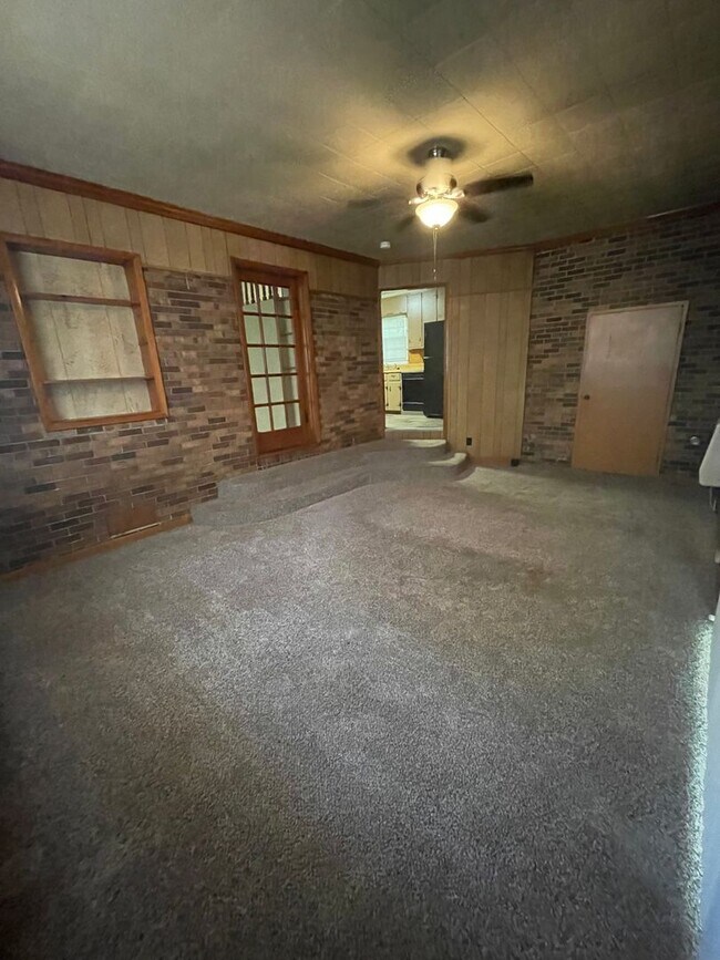 Building Photo - 105 Redwood Trail