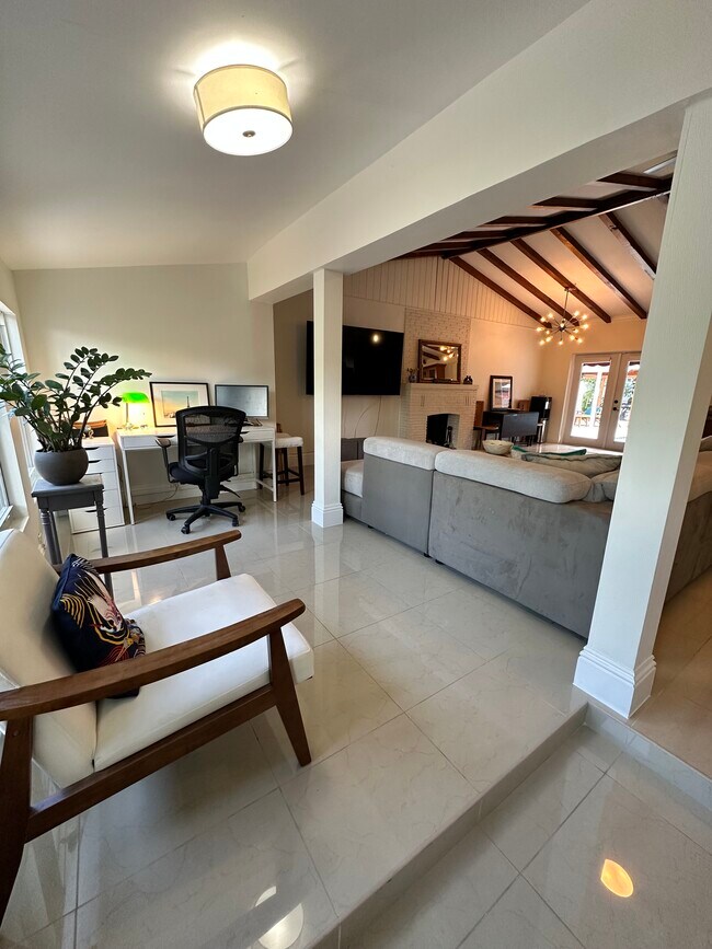 Building Photo - 3036 Coral Shores Dr