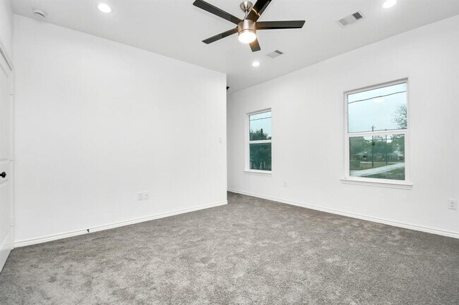 Building Photo - 8406 Parnell St