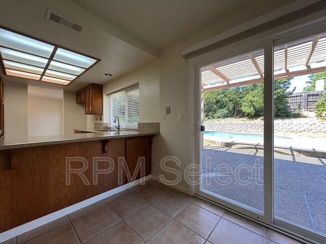 Building Photo - 1314 Jamestown Dr