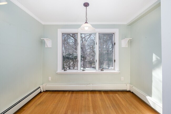 Building Photo - 445 Glen Rd