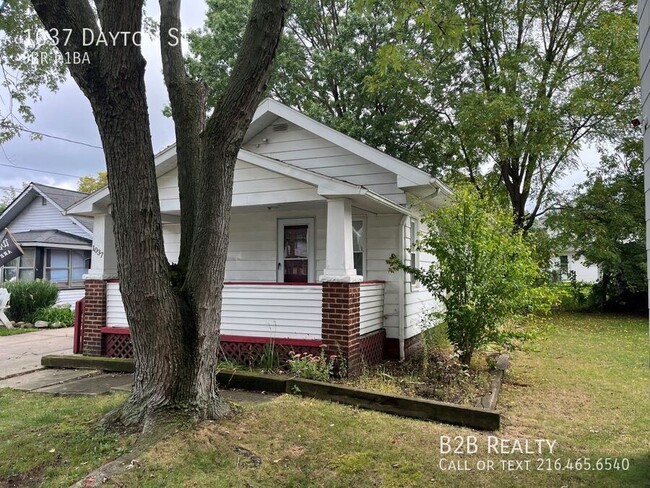 Building Photo - Charming 3-Bedroom Property in Prime Location