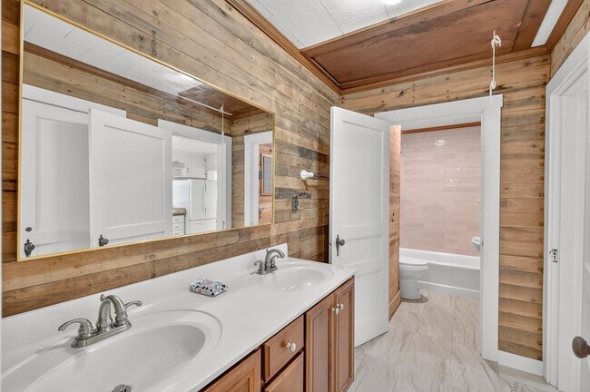 Building Photo - 110 Woodcraft Dr