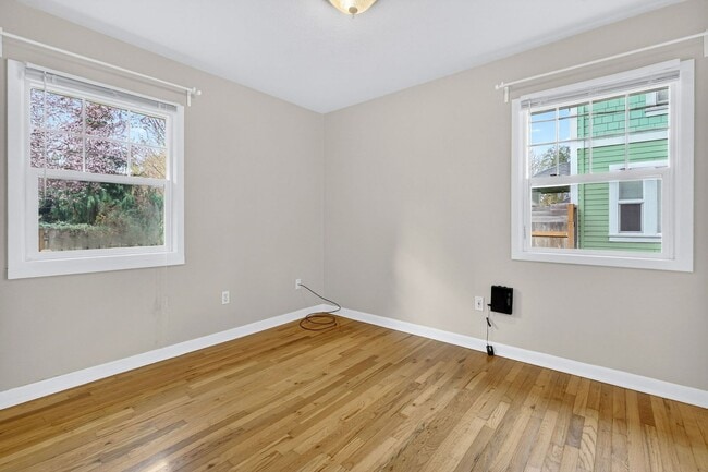 Building Photo - 3660 SE Tenino St