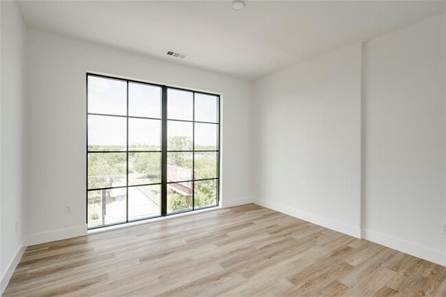 Building Photo - 4315 S Congress Ave