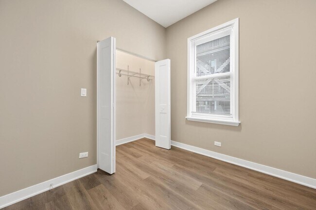 Building Photo - 3311 N Ravenswood Ave