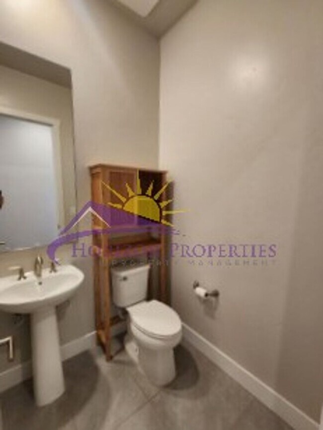 Building Photo - Immaculate Luxury 2 Bed 2.5 Bath 2,012sqft...