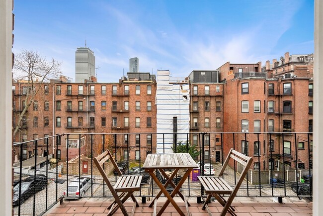 Building Photo - 461 Beacon St