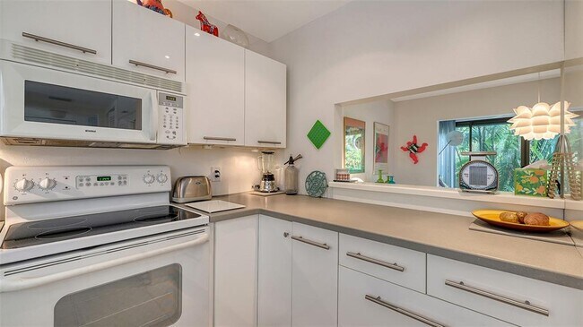Building Photo - 1621 Clower Creek Dr