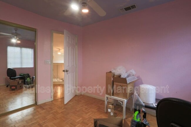 Building Photo - 4566 W Shannon St