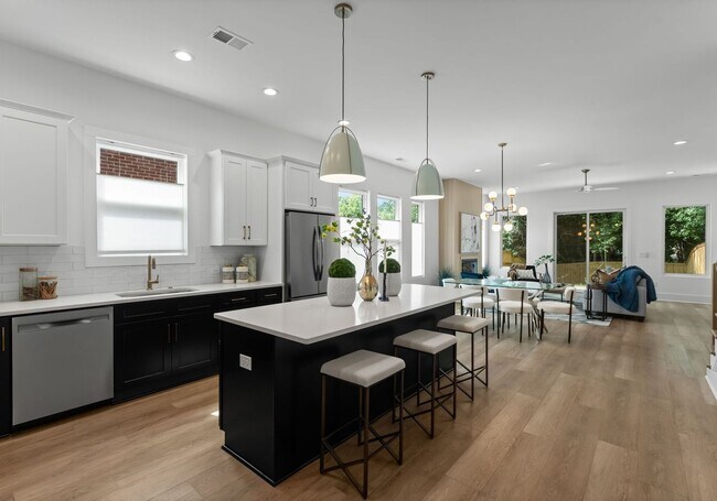 Building Photo - 2008 St John St