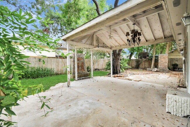 Building Photo - 14810 Cypress Ridge Dr