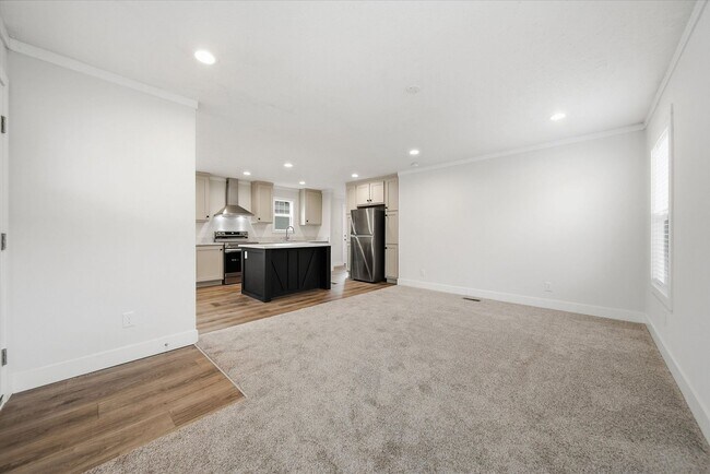 Building Photo - 3 Bed / 2 Bath Home in Hickory FOR RENT Pet Friendly! Unit 29