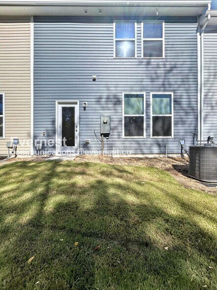 Building Photo - 2140 Willow Gln Dr
