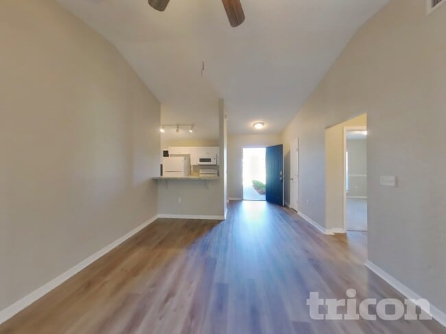 Building Photo - 272 Kings Pond Ave