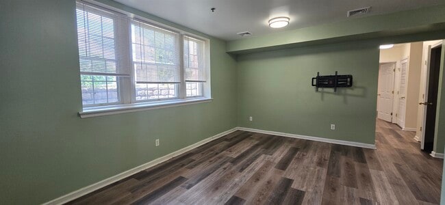 Building Photo - 280 Grand Ave