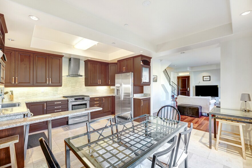 Building Photo - 11323 Huston St