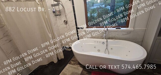 Building Photo - 882 Locust Dr