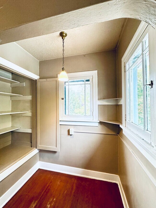 Building Photo - 1000-1003 W 25th Ave