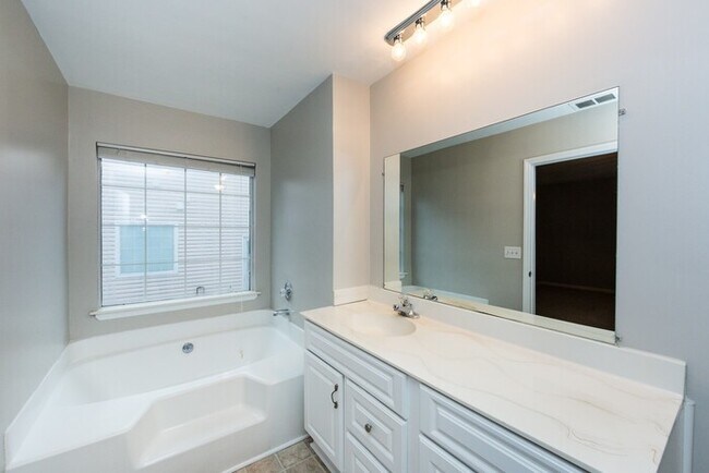 Building Photo - Wonderful 3BD/2BA Open Concept Ranch Home!