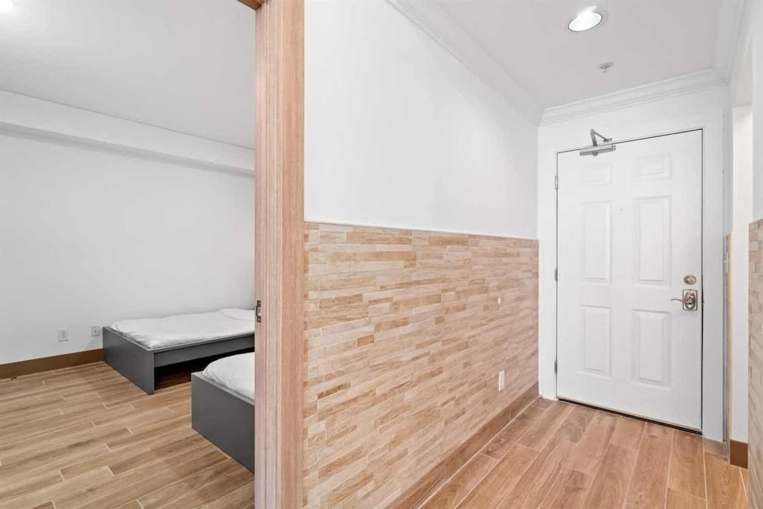 Building Photo - 10625 Front Beach Rd