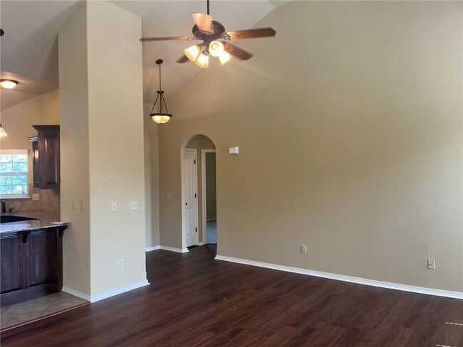 Building Photo - 590 Sorrento Dr