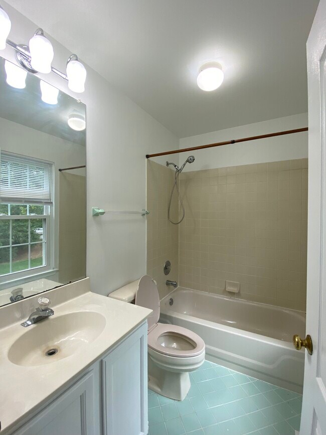 Building Photo - 6902 Colonial Ct