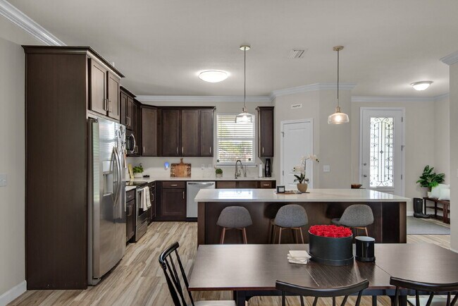 Building Photo - "Charming 3-Bed Home in Mary Esther with $200.00 Off First Full Month's Rent!"