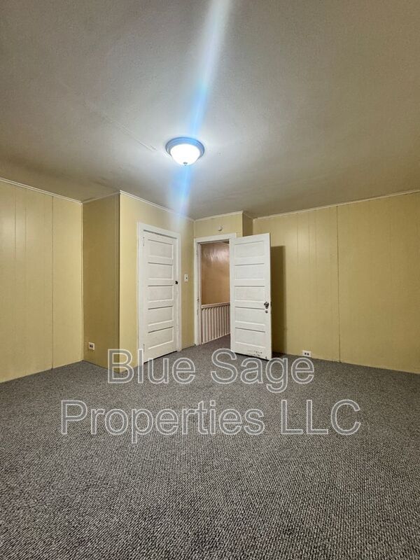 Building Photo - 906 Coates St