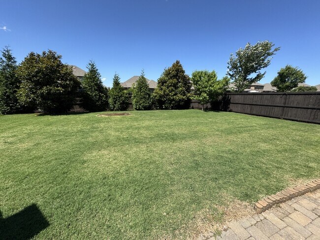 Building Photo - 217 Balota St