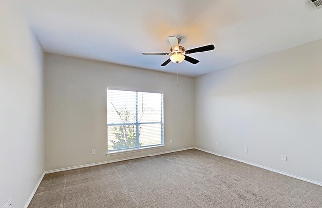 Building Photo - AVAILABLE NOW