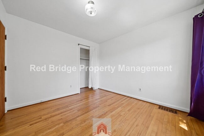 Building Photo - 5025 SW Illinois St