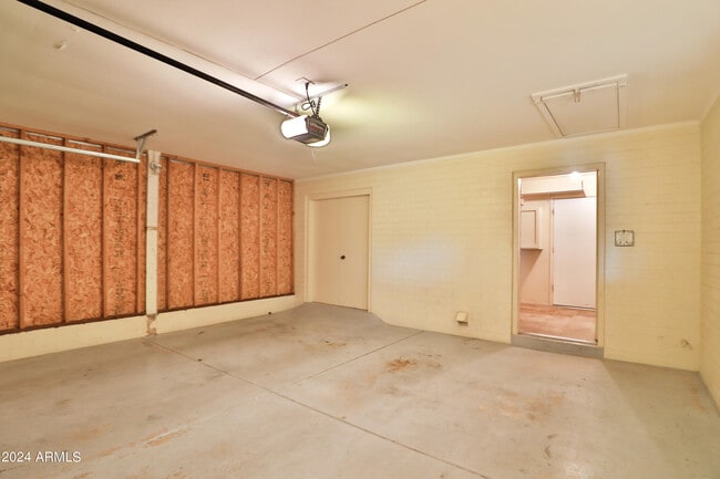 Building Photo - 9860 N 105th Ave