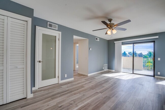 Living room - 524 Venice Way