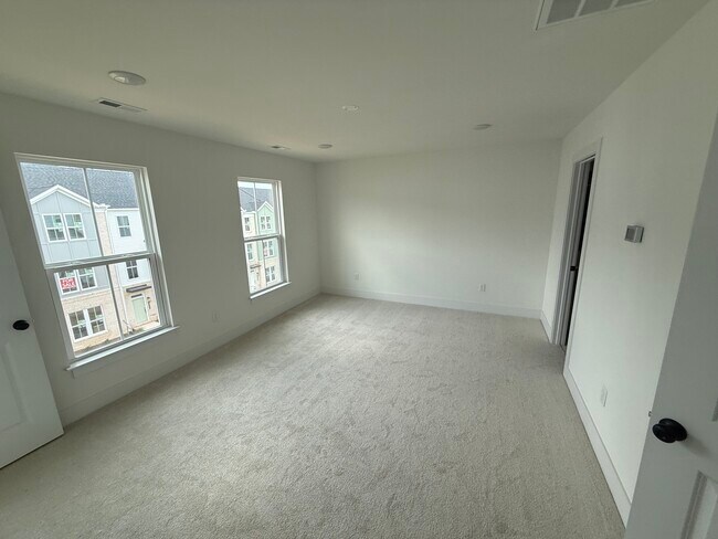 Building Photo - 15330 Oasis Sun Aly