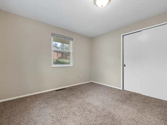 Building Photo - 3945 Sloping Dr