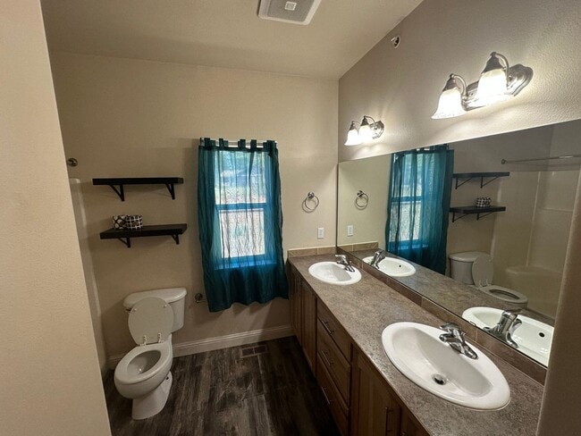 Building Photo - 34659 Castle Dr
