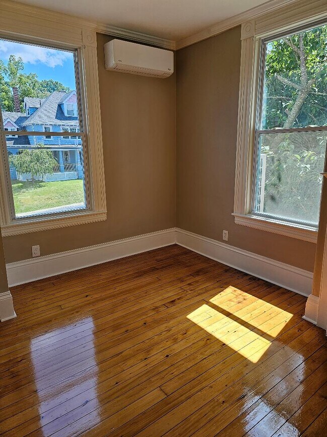 Building Photo - 764 Rock St