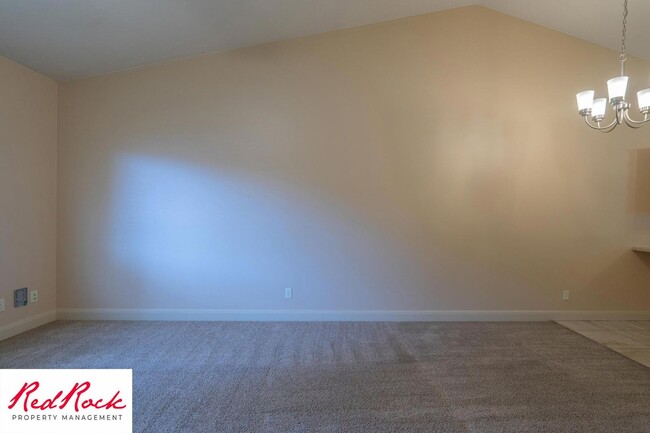 Building Photo - Pet Friendly 2 Bedroom 2 Bathroom Condo.
