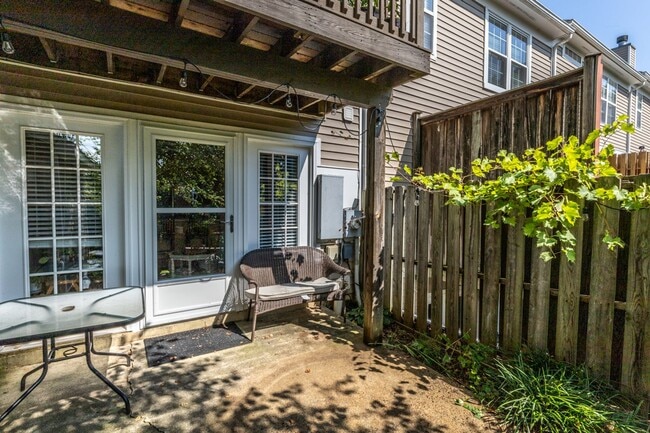 Building Photo - 1463 Glenside Green - River Run Townhome!