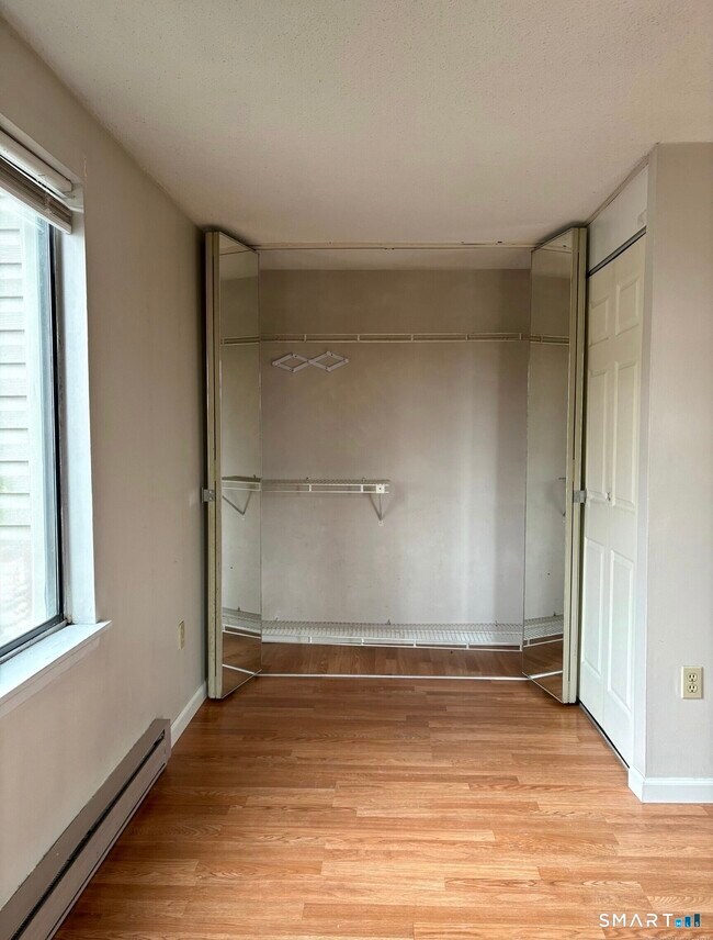 Building Photo - 70 Burgundy Hill Ln